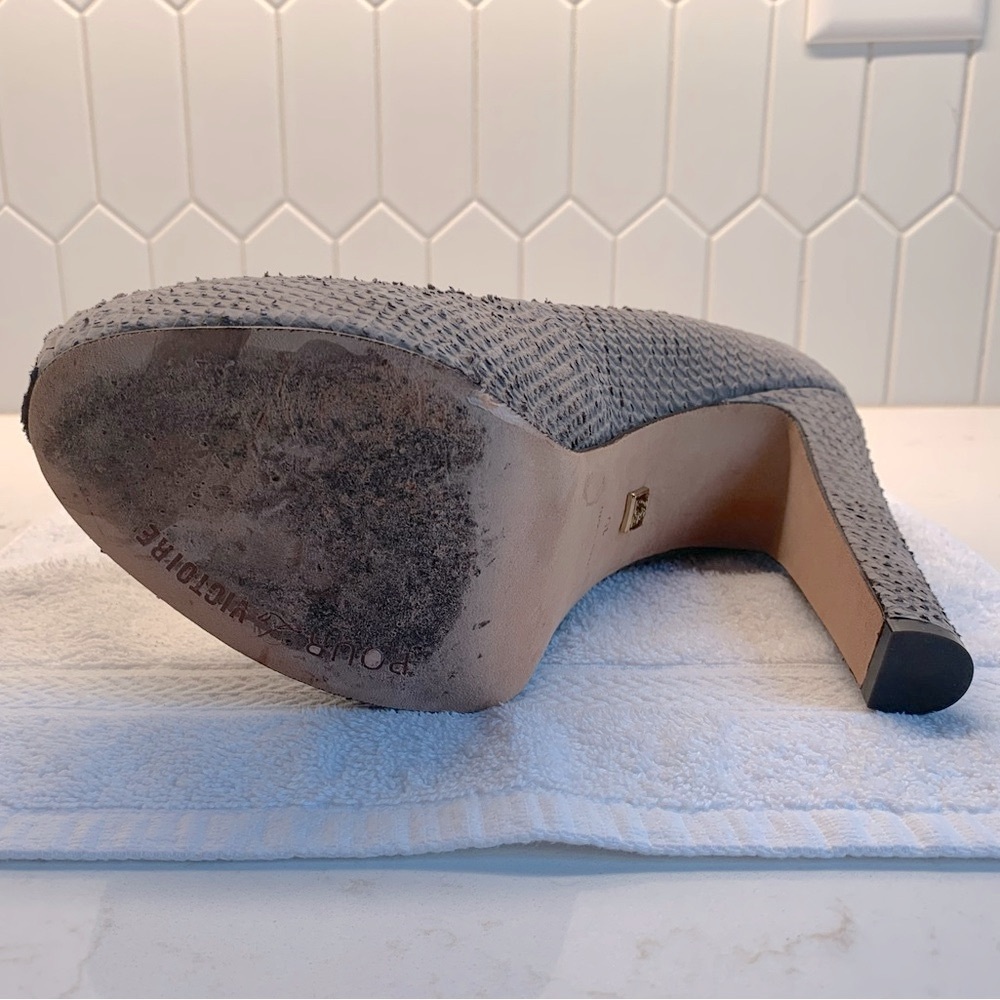 Pour La Victoire Irina II Platform Pumps. Gray Embossed Snakeskin. Size 10. EUC. - Picture 8 of 14